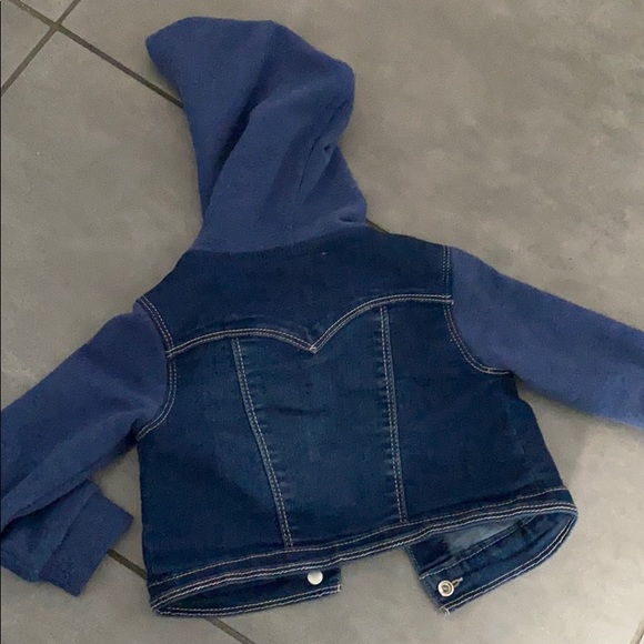 Levi’s crop jean jacket - Picture 3 of 3